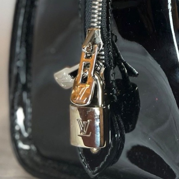 Louis Vuitton Patent Epi Pont-Neuf GM - Picture 5 of 5